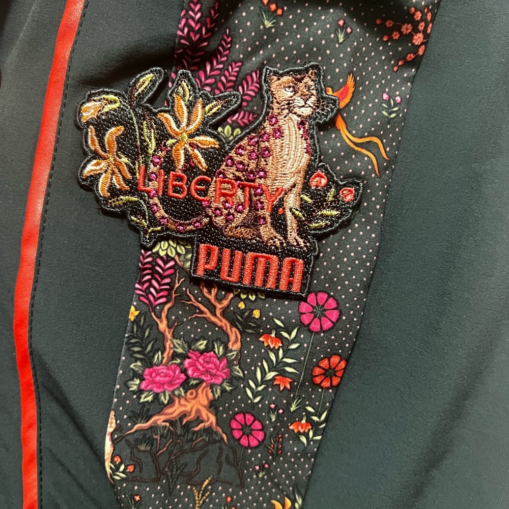 PUMA x LIBERTY Floral Green Gables Printed Women's Track Pants - Picture 3 of 8